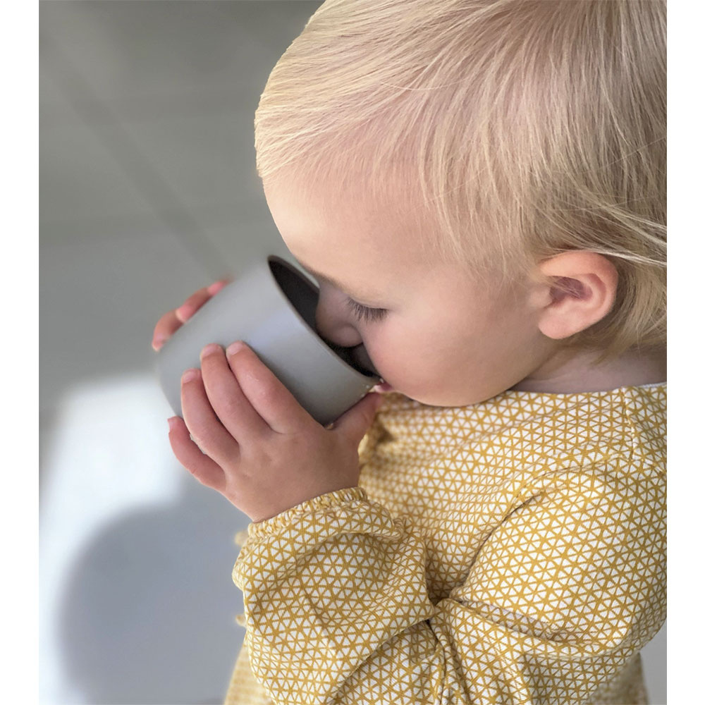 MinikOiOi Mini Cup - силиконовая чашка • Powder Grey MinikOiOi Mini Cup - силиконовая чашка • Powder Grey