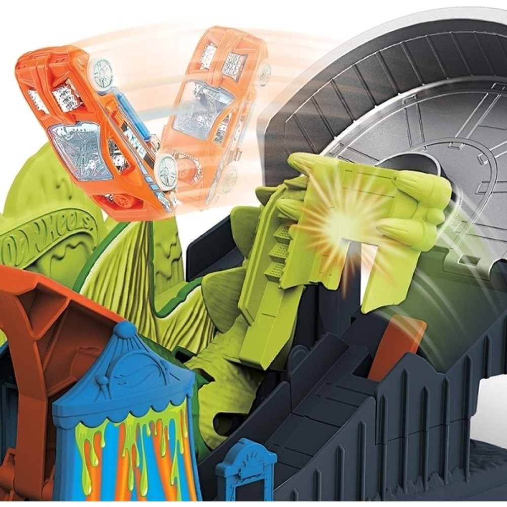 Ігровий набір Hot Wheels Дика атака динозавра (GTT68)