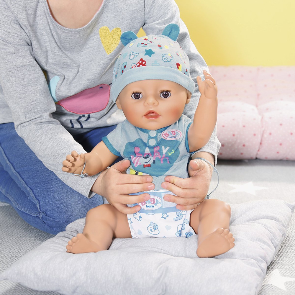 Пупс Baby Born серии Нежные объятия "Очаровательный малыш" 43 см с аксессуарами (824375)