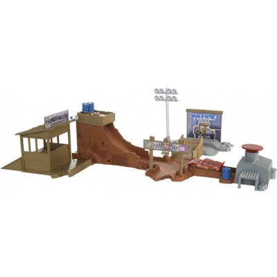 Игровой набор 2 в 1 "Арена для тренировок" из м/ф "Тачки 3" DVT46