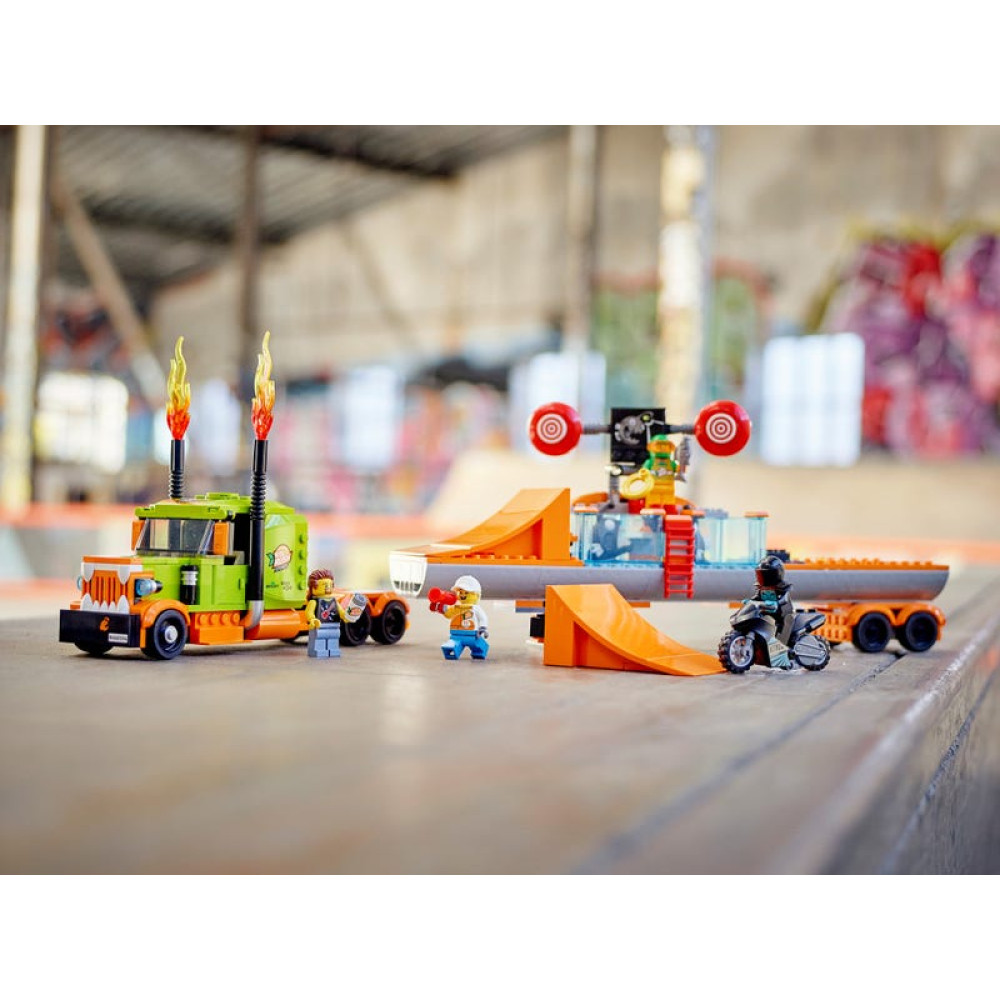 Конструктор Lego City Каскадерский грузовик (60294)