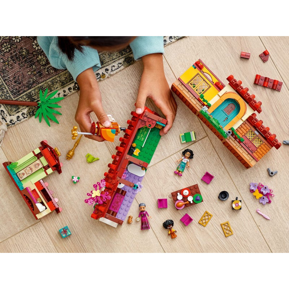 Конструктор Lego Disney Будинок Мадрігал (43202)