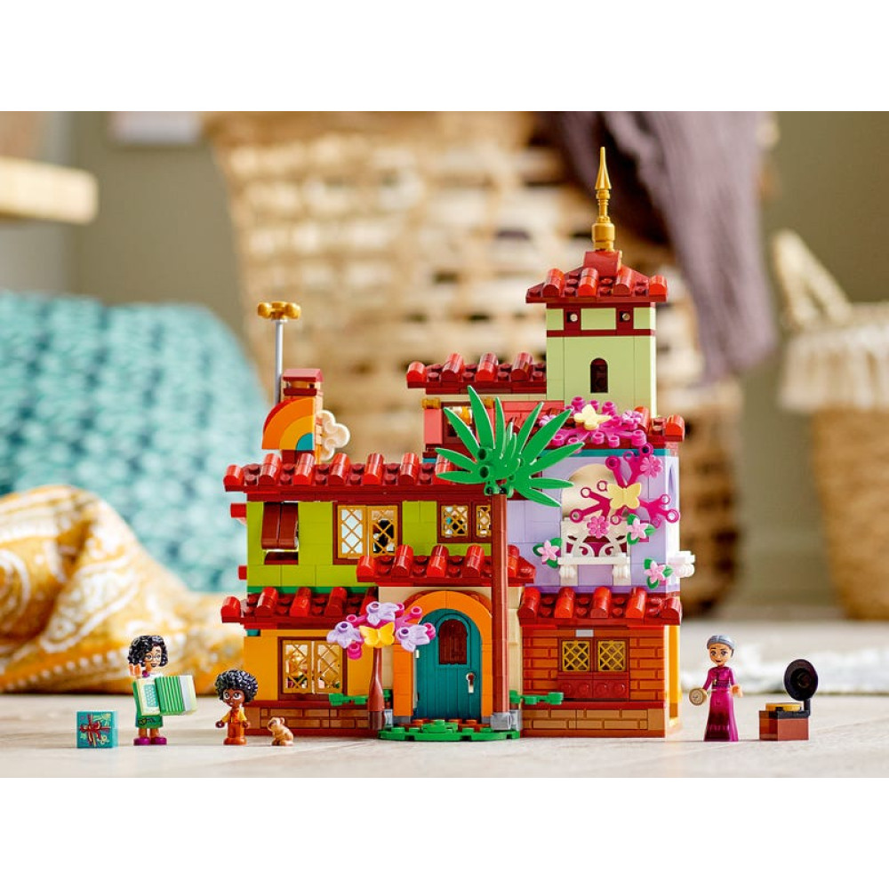 Конструктор Lego Disney Будинок Мадрігал (43202)