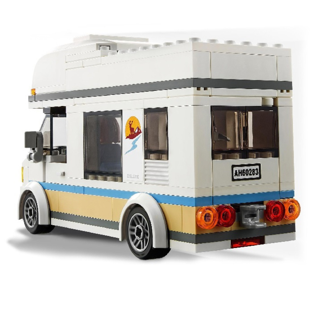 Конструктор Lego City Каникулы в доме на колесах (60283) Конструктор Lego City Каникулы в доме на колесах (60283)