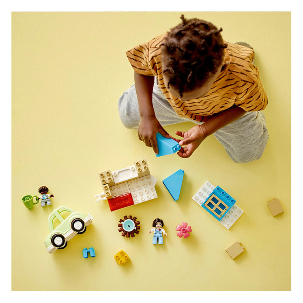 Конструктор Lego DUPLO Семейный дом на колёсах (10986) Конструктор Lego DUPLO Семейный дом на колёсах (10986)