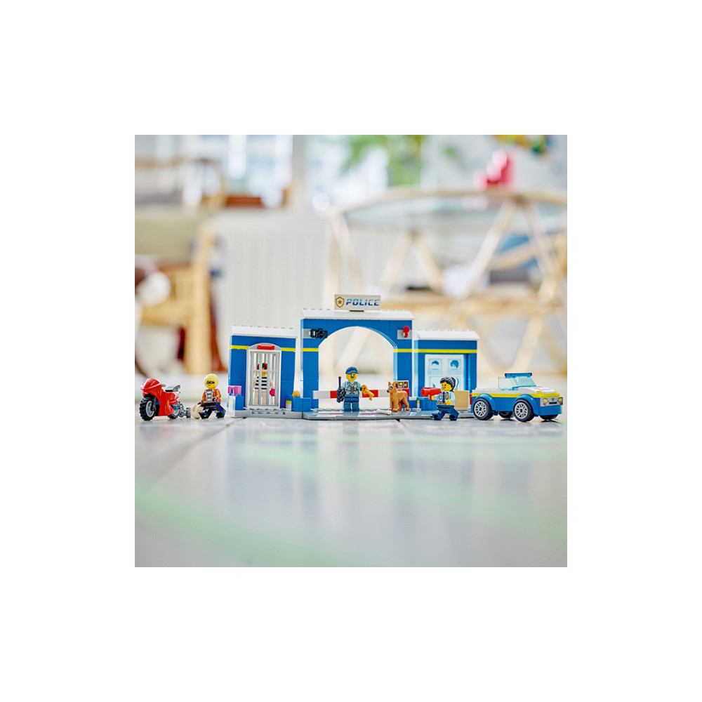 Конструктор Lego City Погоня в поліцейській дільниці (60370) Конструктор Lego City Погоня в поліцейській дільниці (60370)