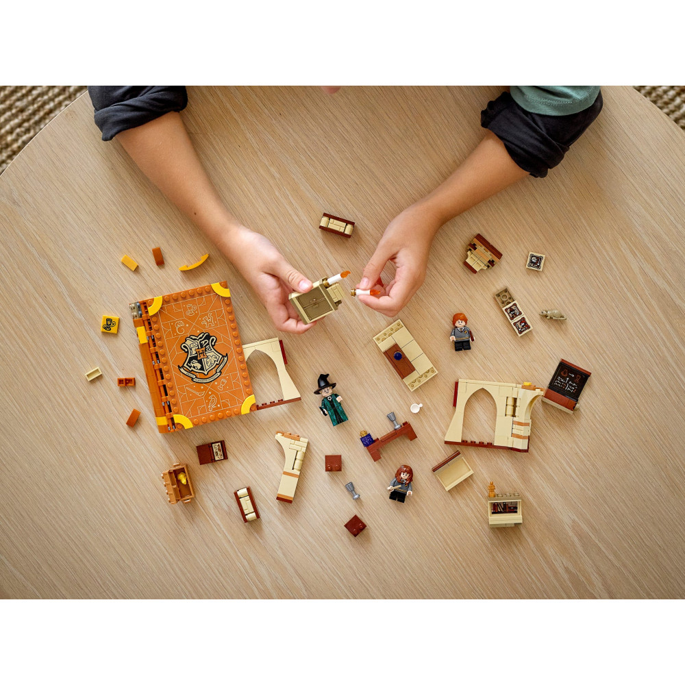 Конструктор LEGO Учёба в Хогвартсе: Урок трансфигурации (76382) Конструктор LEGO Учёба в Хогвартсе: Урок трансфигурации (76382)
