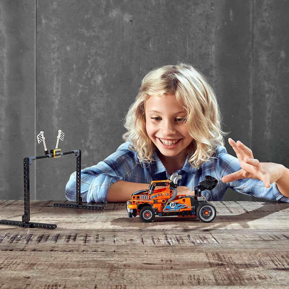 Конструктор Lego Technic Гоночный грузовик 2 в 1 (42104) Конструктор Lego Technic Гоночный грузовик 2 в 1 (42104)