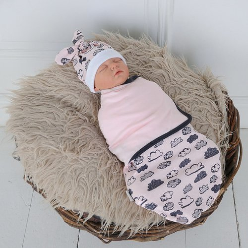 Пеленка кокон на липучках + шапочка MagBaby Облачка розовые (0-3 мес.)