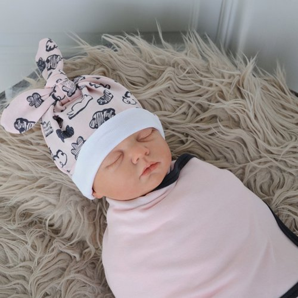 Пеленка кокон на липучках + шапочка MagBaby Облачка розовые (0-3 мес.)