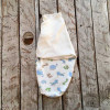 Пеленка кокон на липучках + шапочка MagBaby Граффити (0-3 мес.)