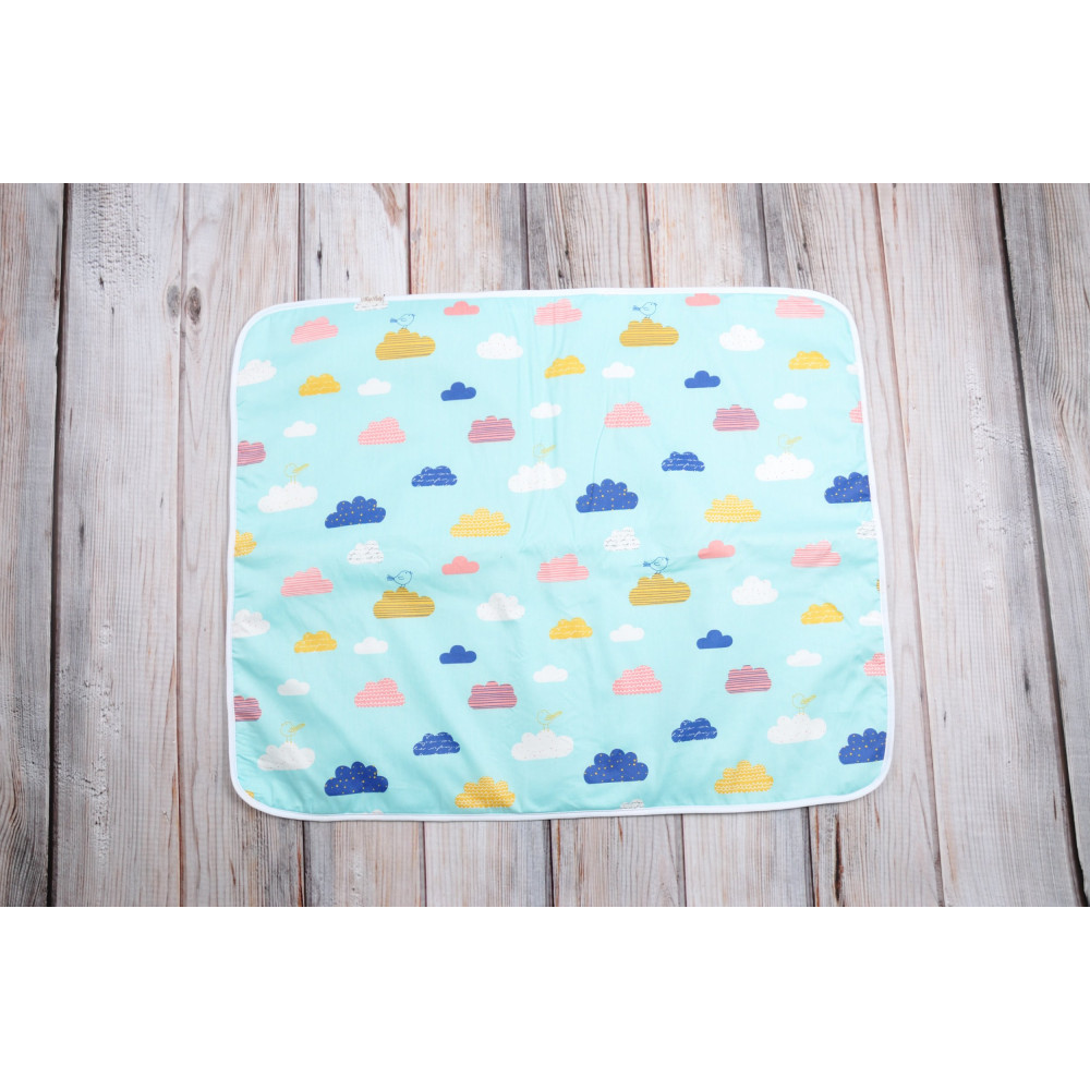 Непромокаемая пеленка MagBaby Цветные облака 60x80