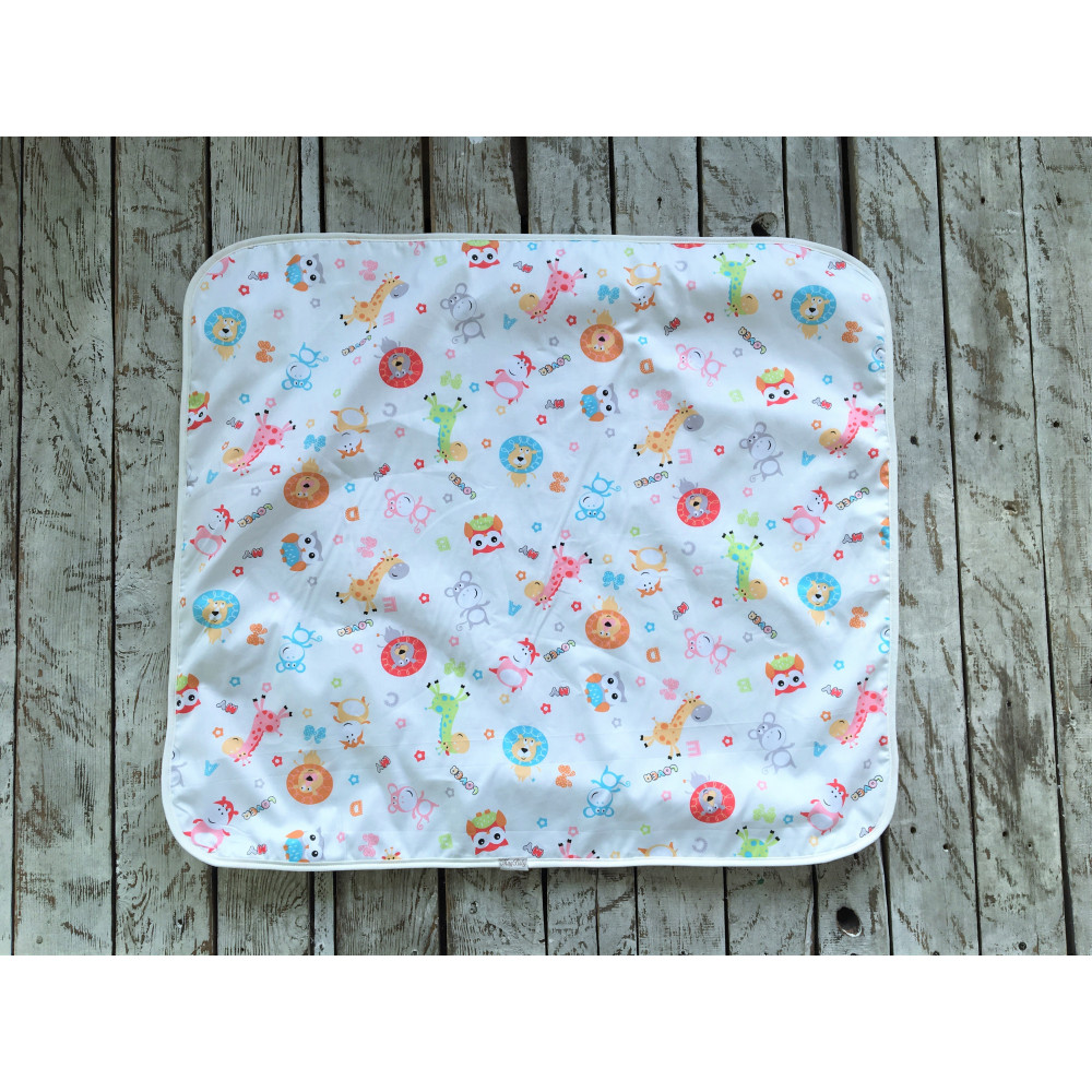 Непромокаемая пеленка MagBaby Лева и Ко 60x80 см