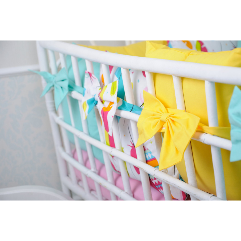 Комплект бортиков в кроватку + простынь MagBaby Классик Перышки