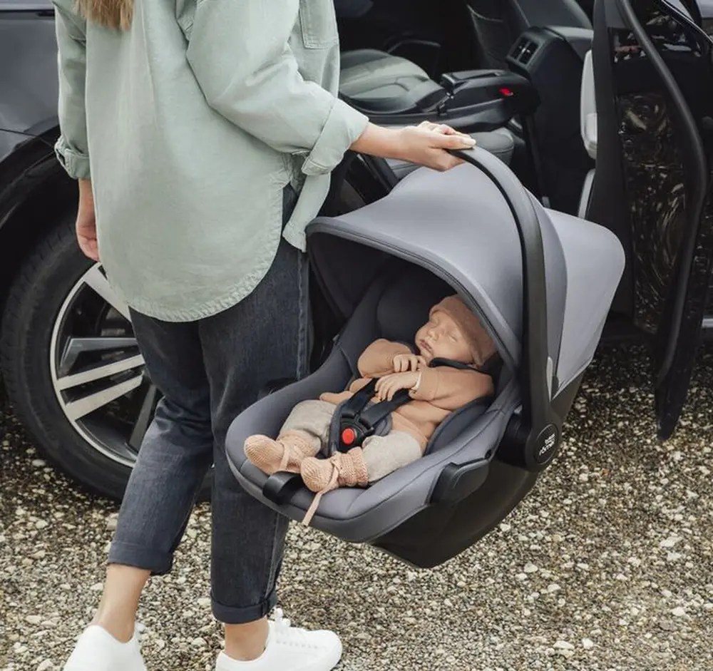 Автокресло Britax Romer Baby-Safe Core: легкое, удобно носить