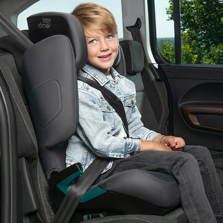 Ребенок в автокресле Britax Romer Adventure Plus 2