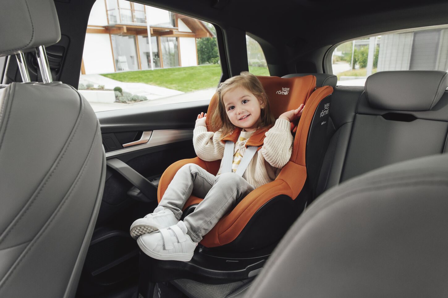 Britax Romer Dualfix PRO M поворотне дитяче автокрісло від 3 місяців