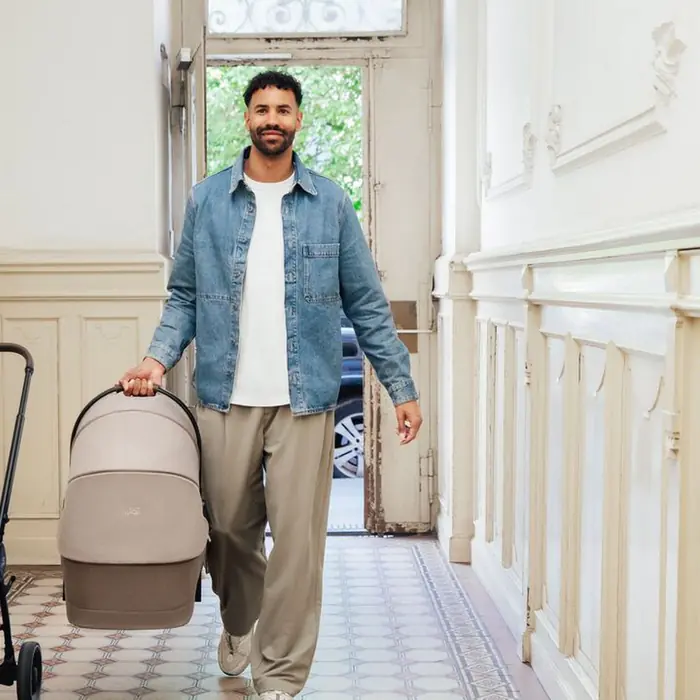 Люльку Britax Römer RIO переносять за ергономічну ручку