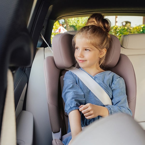 Регулировка подголовника автокресла Britax Romer Swivel 2