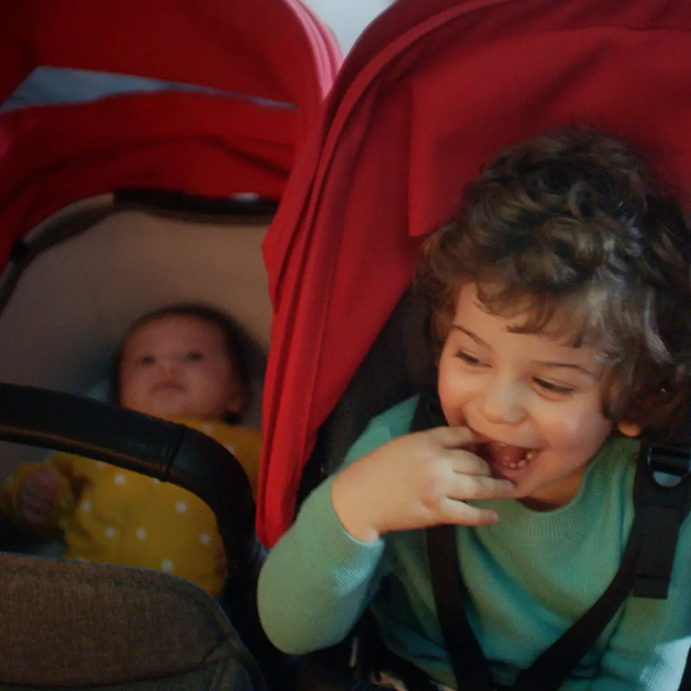 Малыш и старший ребенок в коляске Bugaboo Donkey 3 Duo