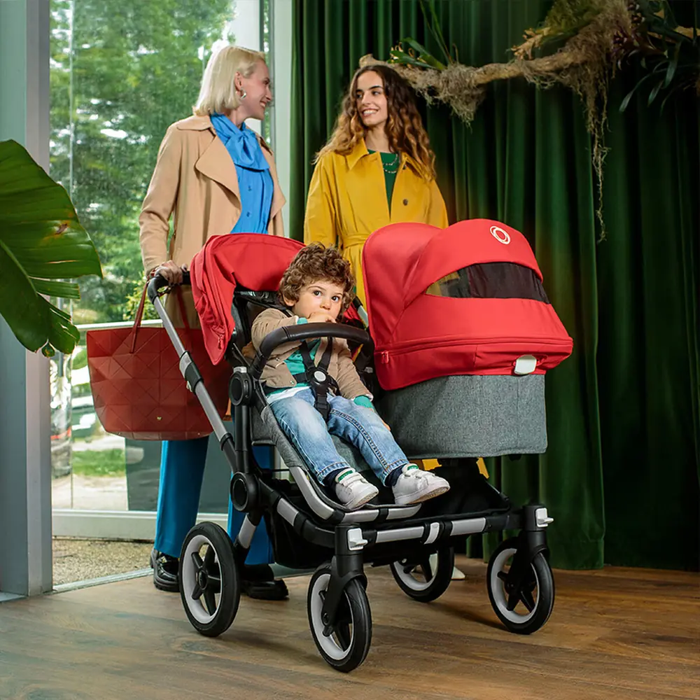 Bugaboo Donkey 3 Duo в дверях