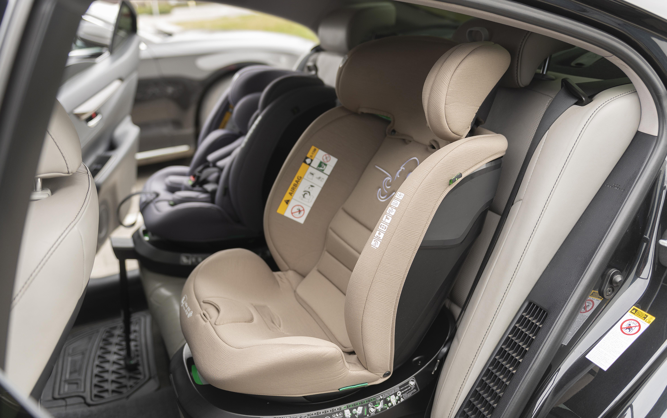 Варианты использования автокресла Карело Октопус по ходу и против движения