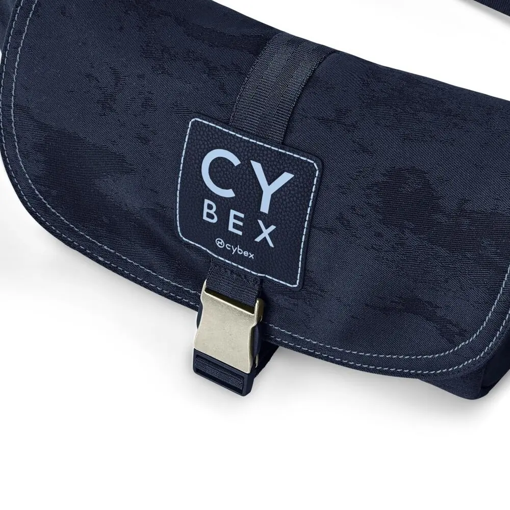 Клапан с кожаным логотипом и пряжкой на сумке Cybex Belt Bag Rebellious Luxury
