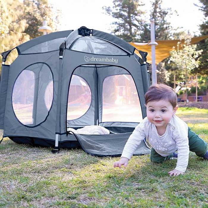 Манеж DreamBaby Adventure на улице