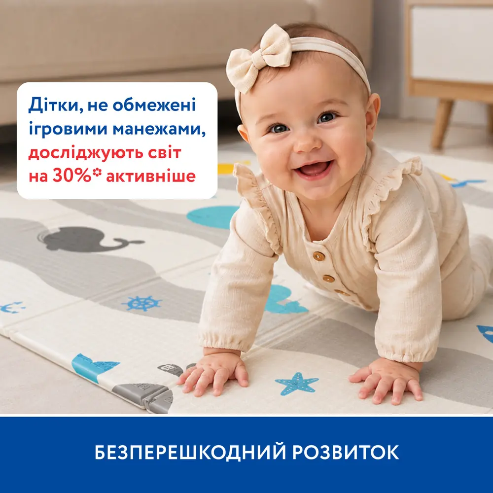 Дитина повзає на термокилимку Piccolino «Казкові пригоди»