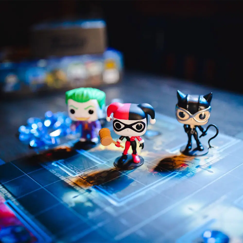 Фігурки Funko Pop на ігровому полі Funkoverse