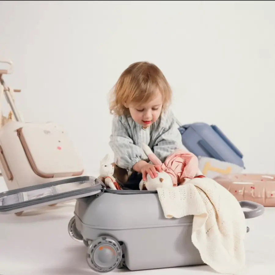 Практичность с самого начала, Kinderkraft Cabby - детский чемодан-каталка • Grey (KACABB00GRY0000)