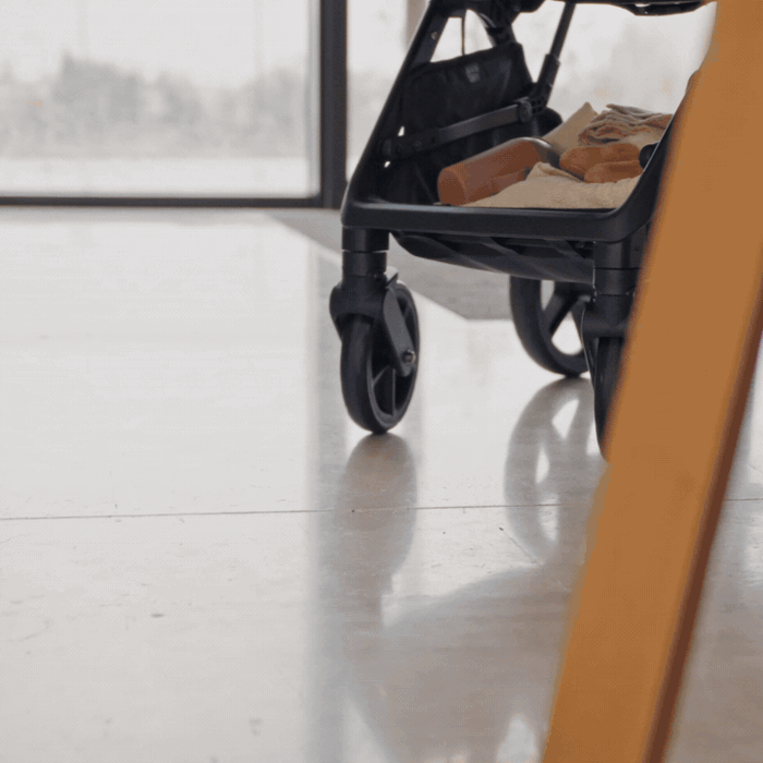 Маневренная и легкая в управлении, Kinderkraft Loom - легкая прогулочная коляска с автоматическим складыванием • Black (KSLOOM00BLK00BS)