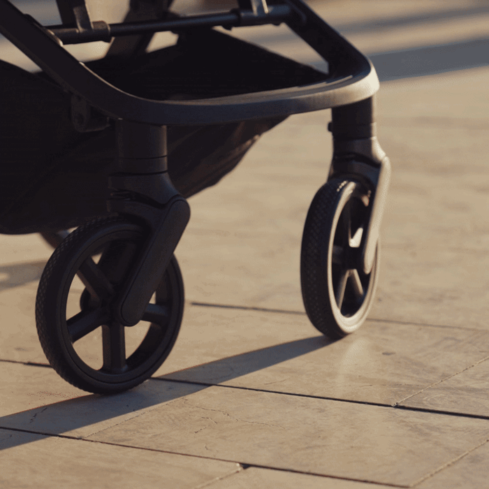 Плавный ход благодаря большим колесам, Kinderkraft Nubi 3 - прогулочная коляска с автоматическим складыванием • Midnight Black (KSNUBI03BLK0000)