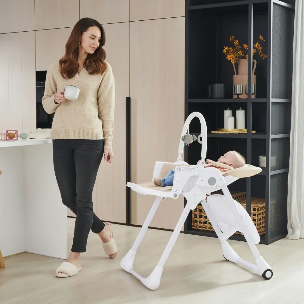 Шезлонг Kinderkraft Tummie дома