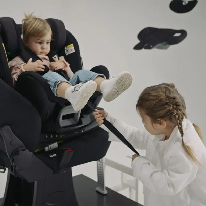 Стандарт безпеки i-Size, Lionelo Antoon Plus i-Size - поворотне автокрісло для дитини (0 - 48 місяців / 40 - 105 см) • Black Onyx