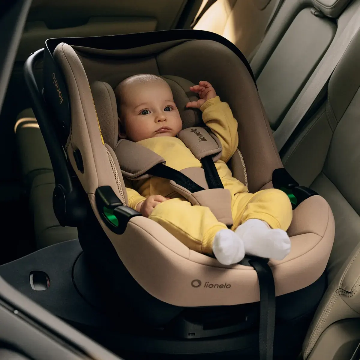 Автокресло для новорожденных Lionelo Astrid i-Size с базой ISOFIX