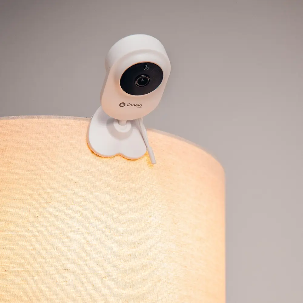 Камера Lionelo Babyline 6.2 Camera на ночнике