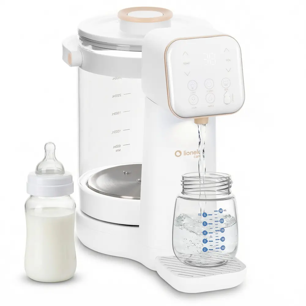 Lionelo BabyPresto 2.0 наливає воду в пляшечку