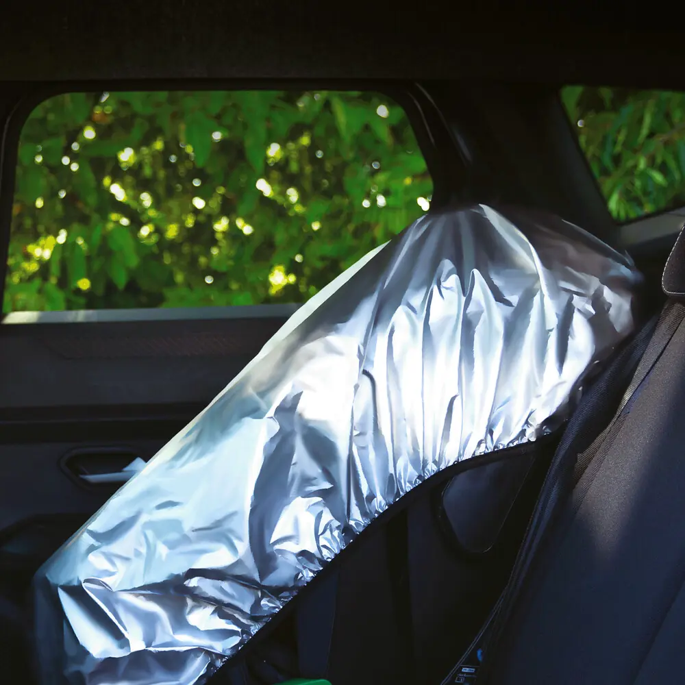 Чохол Lionelo Thermal Cover на автокріслі в авто