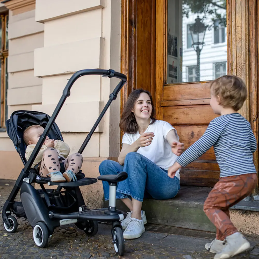 Мама с детьми и коляска Bugaboo Ant