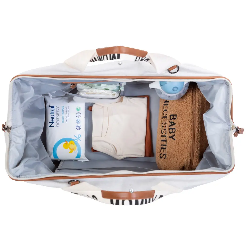 Відкрита сумка Childhome Mommy Bag Signature з речами всередині