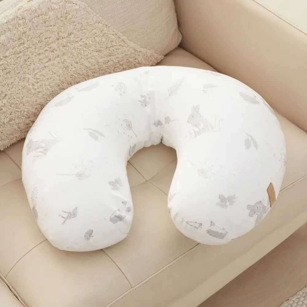 Подушка для кормления Tutti Bambini Feeding Pillow на кресле