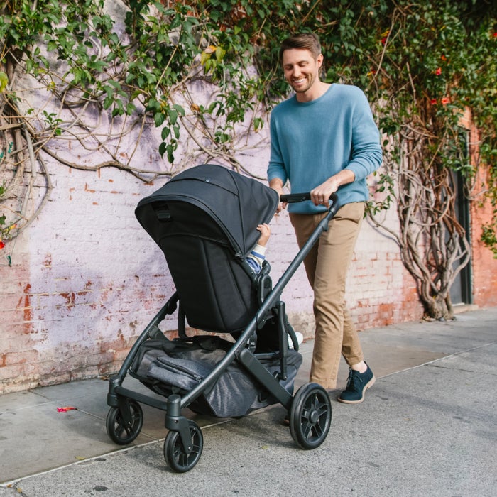 Реверсивне сидіння для малюка, UPPAbaby Cruz V2 - прогулянкова коляска, реверсивний блок, телескопічна ручка, великий кошик • Lucy