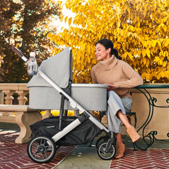 Висота капюшона регулюється, UPPAbaby Cruz V2 - прогулянкова коляска, реверсивний блок, телескопічна ручка, великий кошик • Lucy