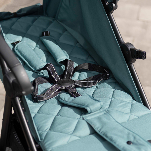 Большое спальное место для ребенка в коляске Carrello Bravo Air